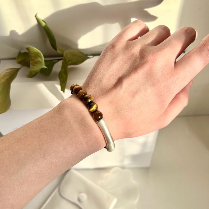 Барын нүд, мөнгөн бугуйвч