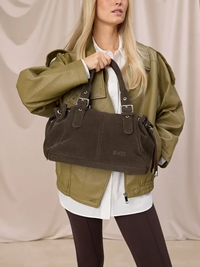 Brown medium-sized handbag