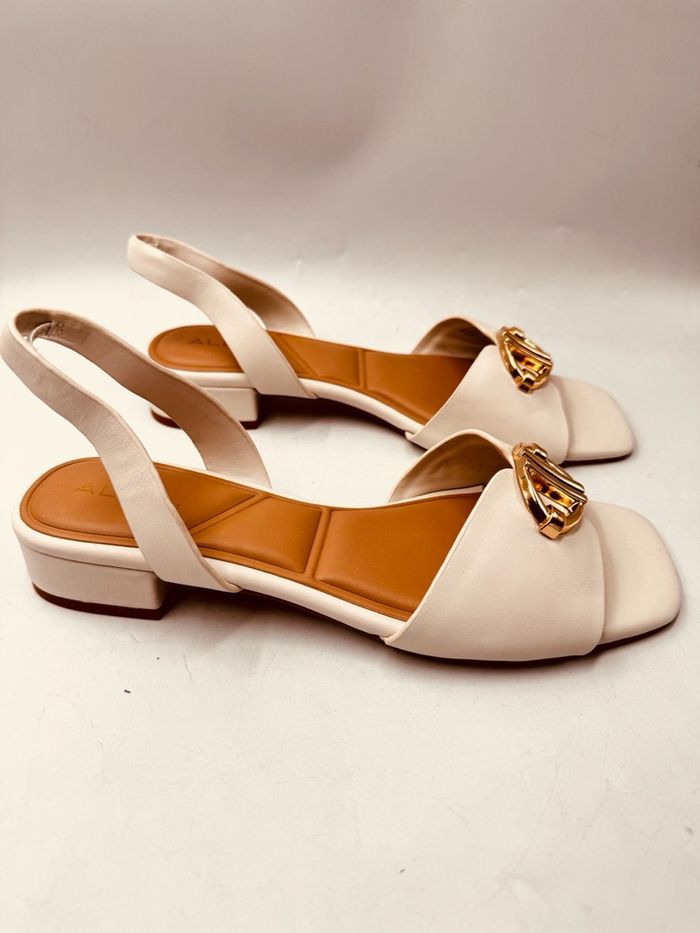 Aldo сүүн цагаан сандаал