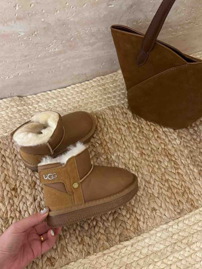 Хүүхдийн нэхий гутал захиалгаар