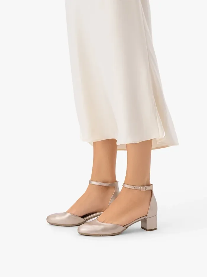 HEELS