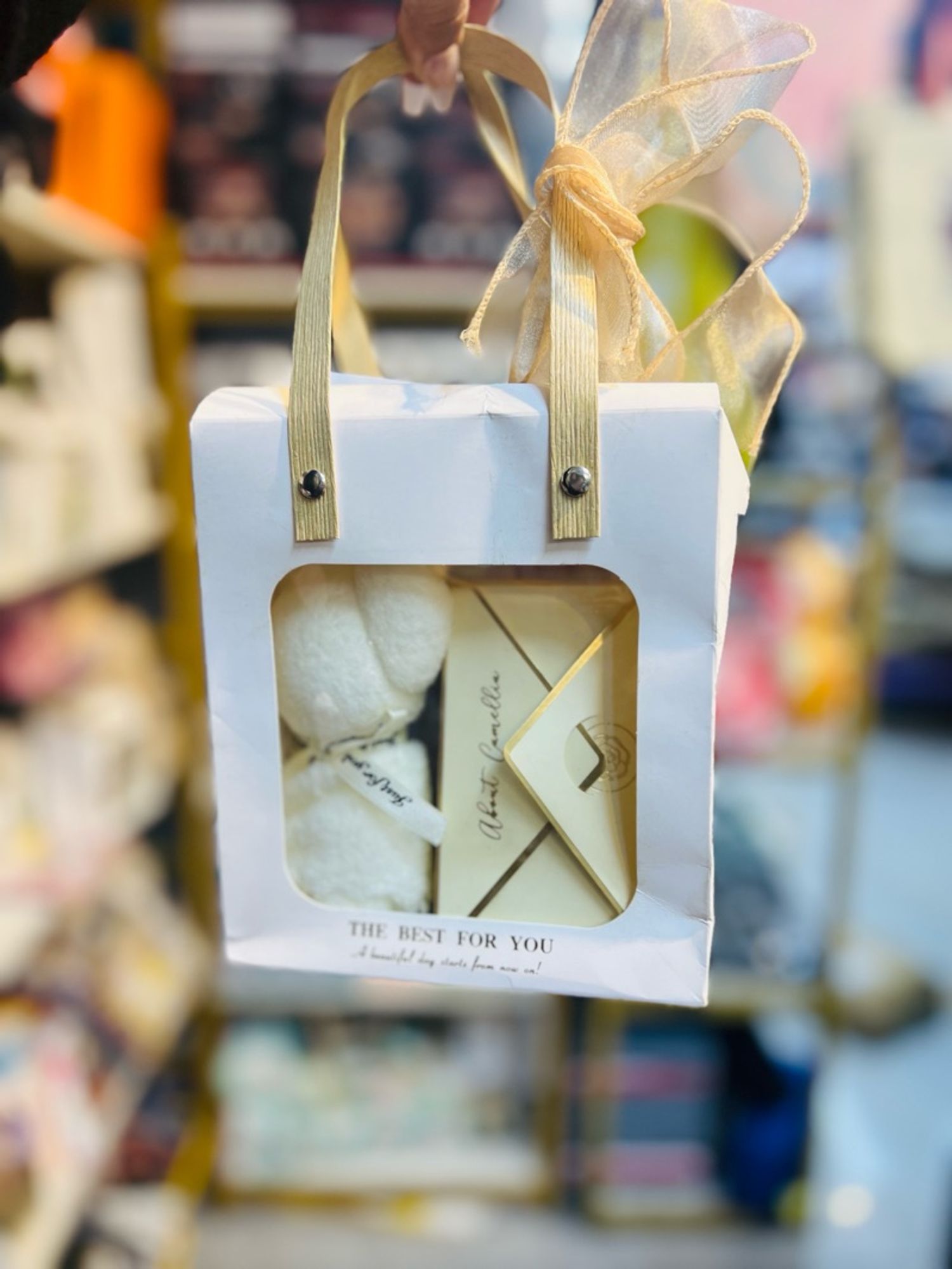 Бэлэгний багц 1 / Маск + Зөөлөн алчуур+ Чихрийн хайрцаг+Бэлэгний уут/