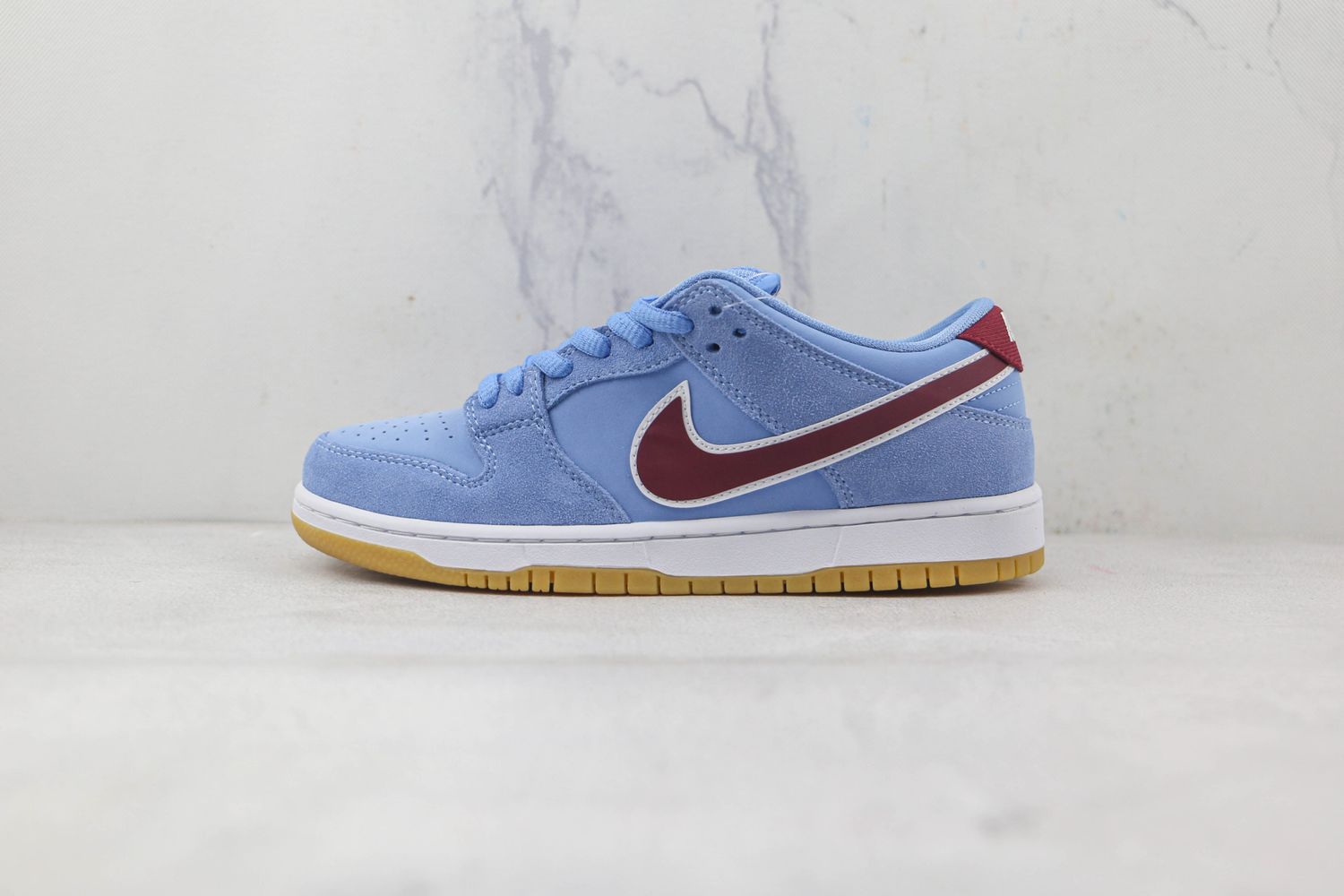 Nike SB Dunk Low "Philadelphia Phillies"