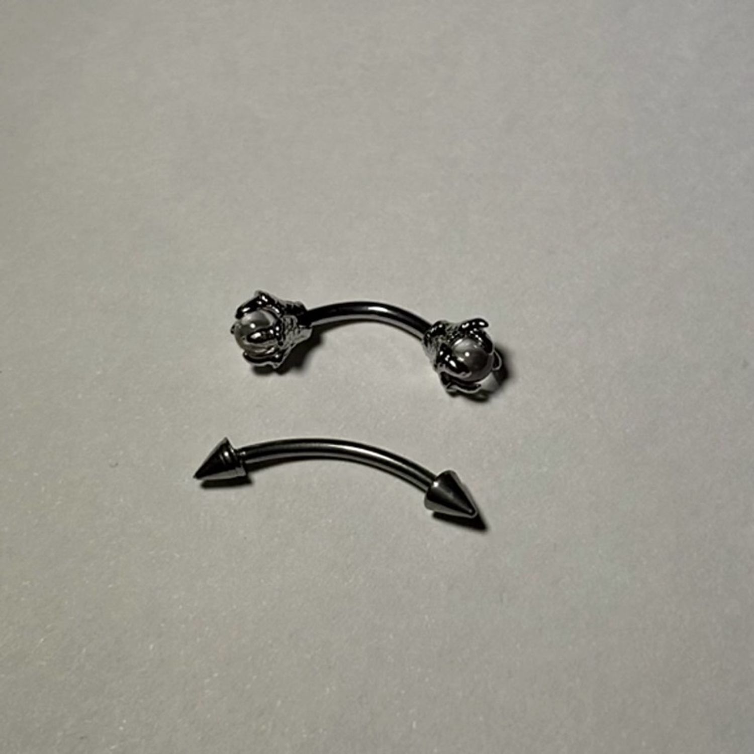 Хөмсөгний ээмэг