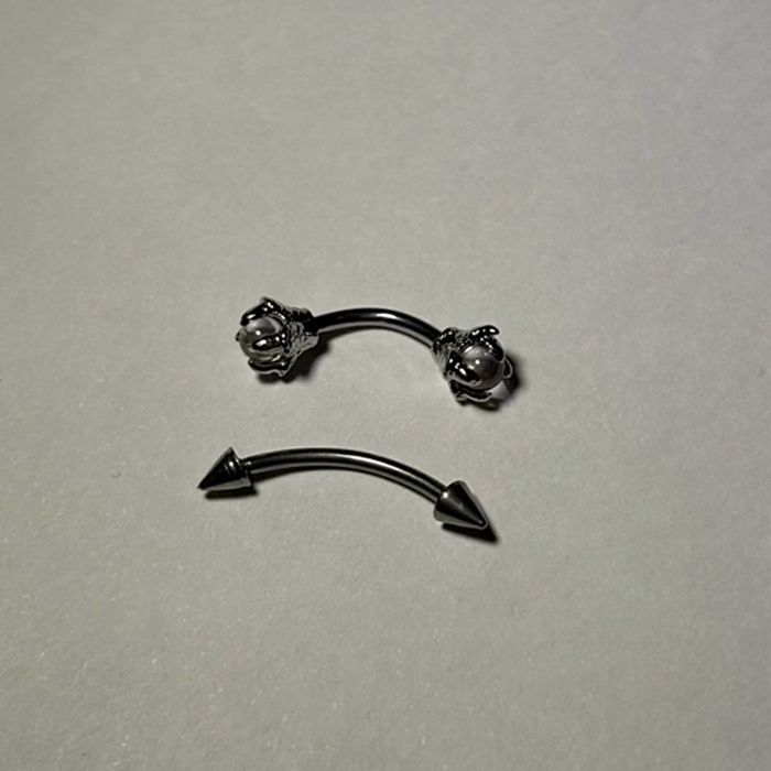 Хөмсөгний ээмэг