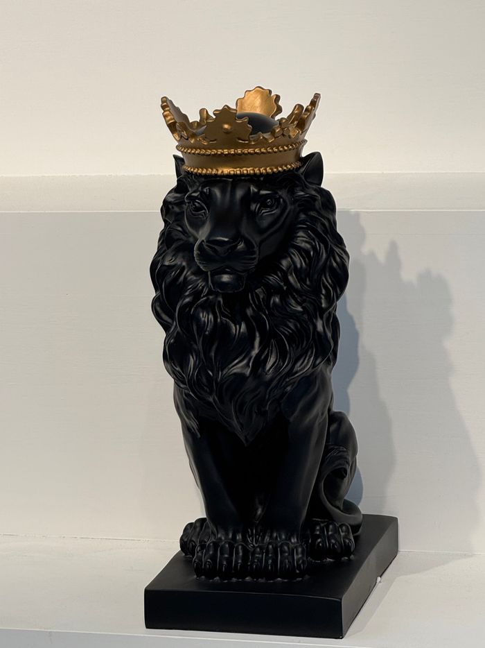 Lion King Sculpture 