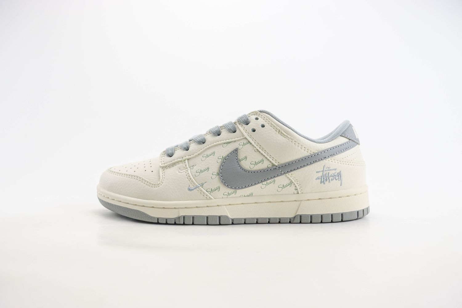  Nike SB Dunk Low x Stussy 27