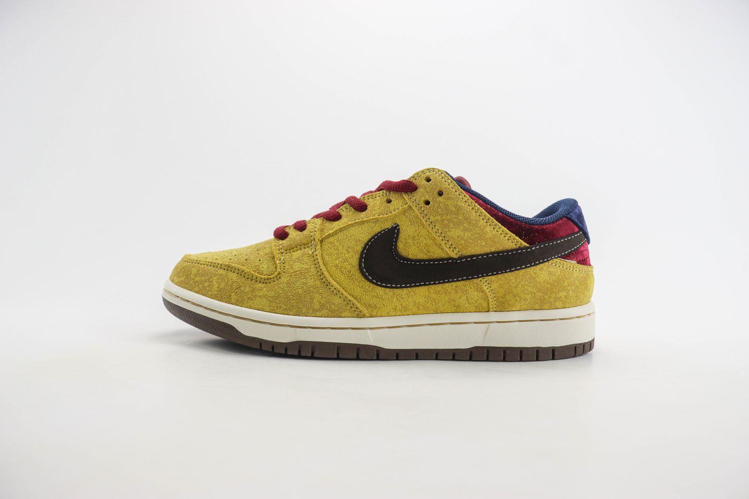 Nike SB Dunk Low Pro Skate Shoes