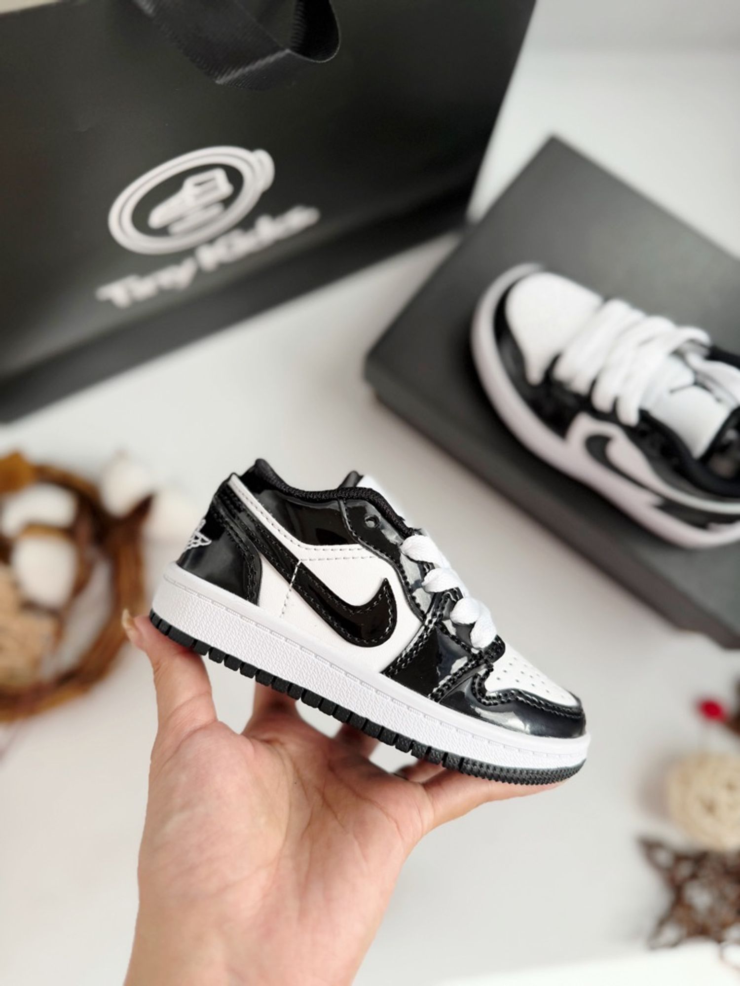 Air Jordan 1 Low Concord