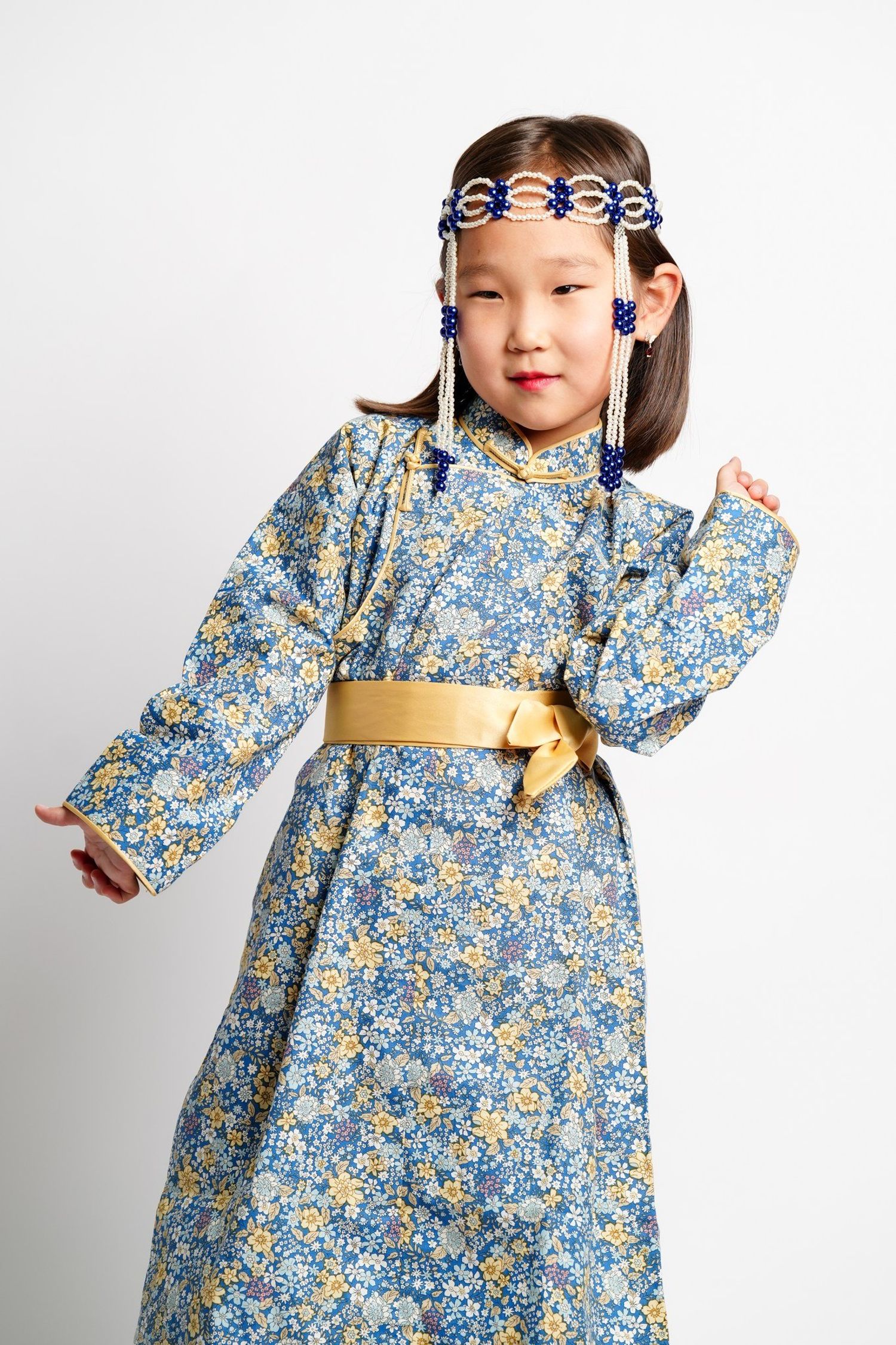 Цэцэгэн хээтэй цэнхэр дээл