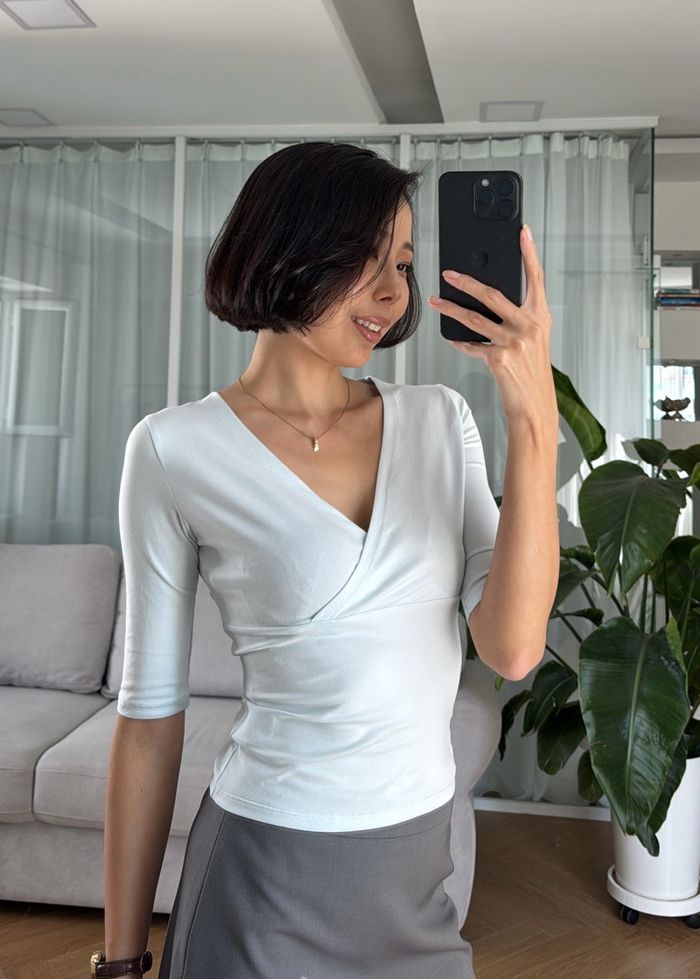 V-neck Mid-sleeve Top