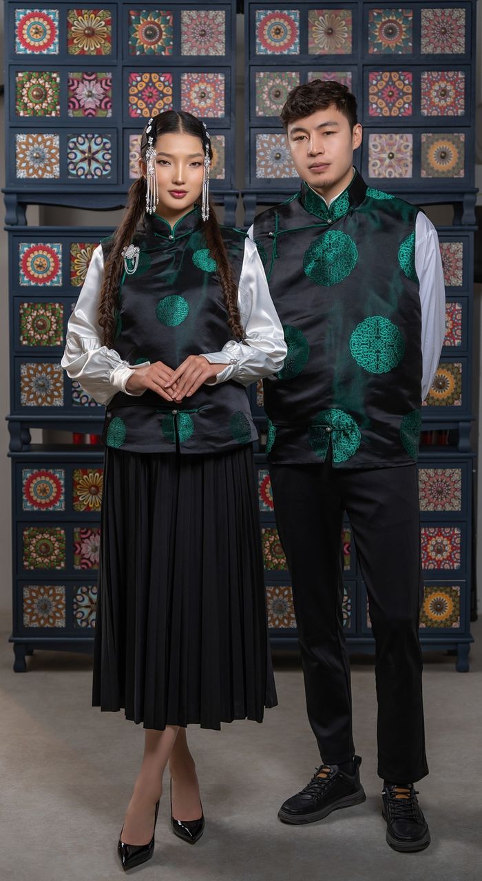 Эрэгтэй уламжлалт торгон хантааз