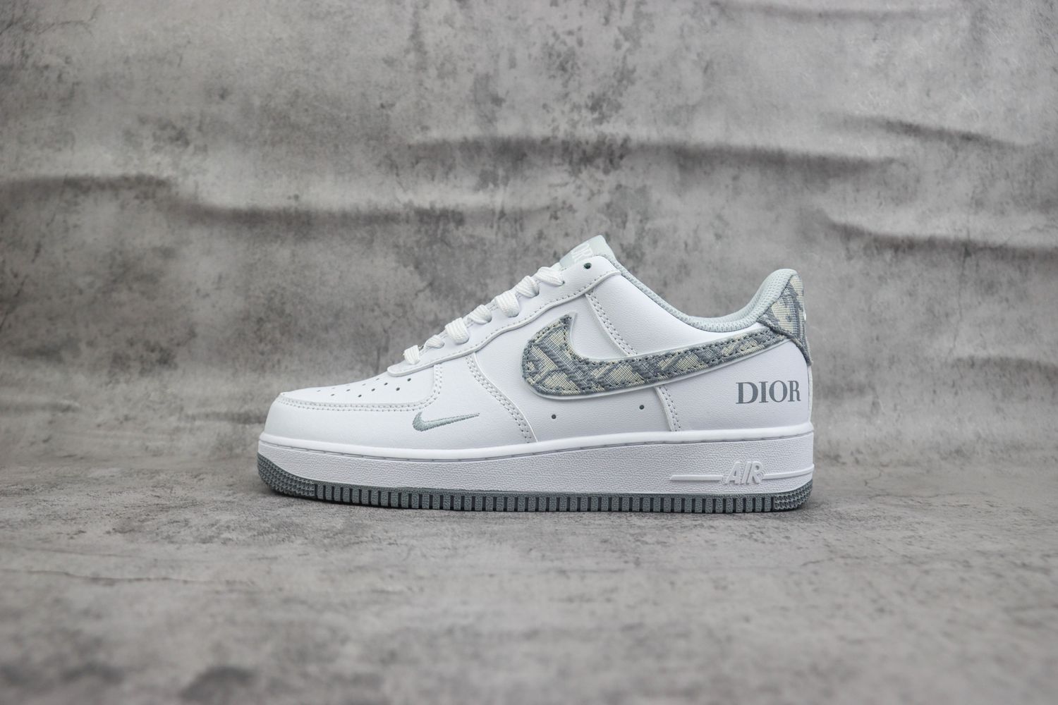 Nike Air Force 1 Low x Dior 18