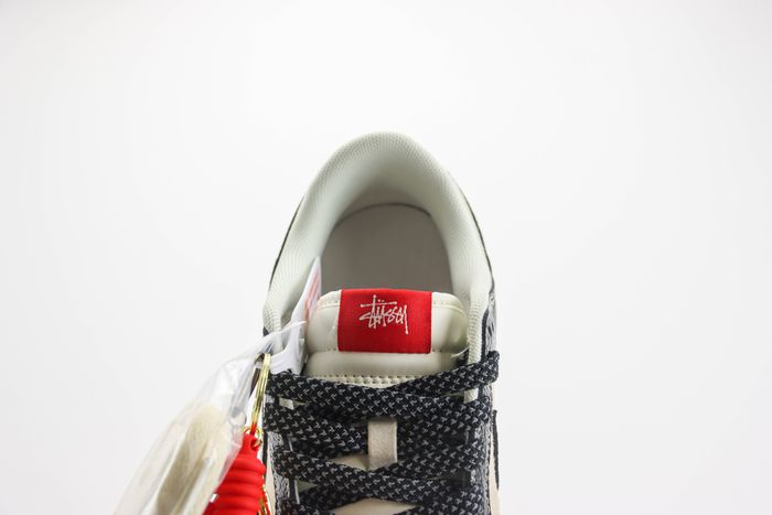 Nike SB Dunk Low x Stussy 22