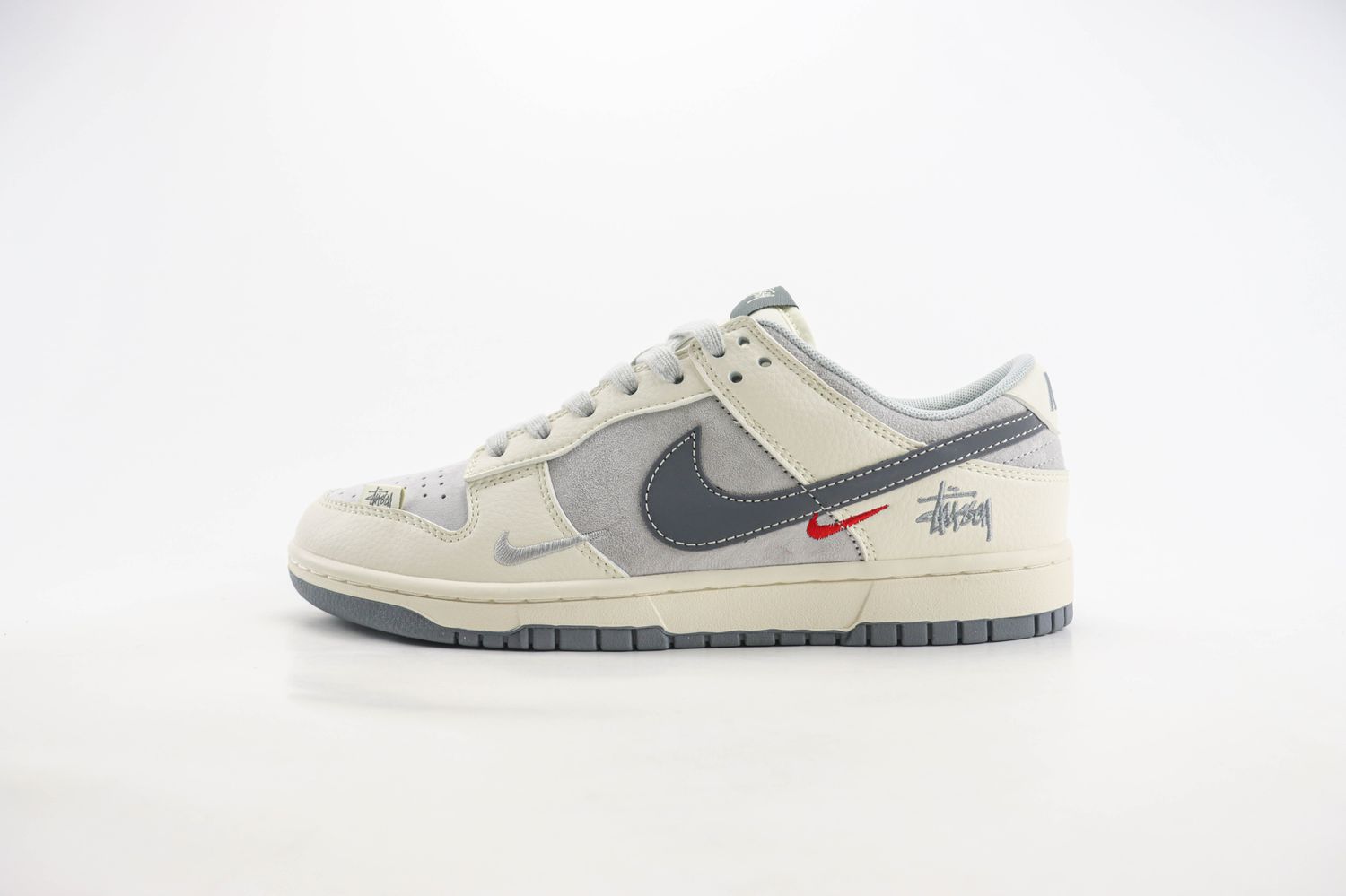 Nike SB Dunk Low Stussy 18