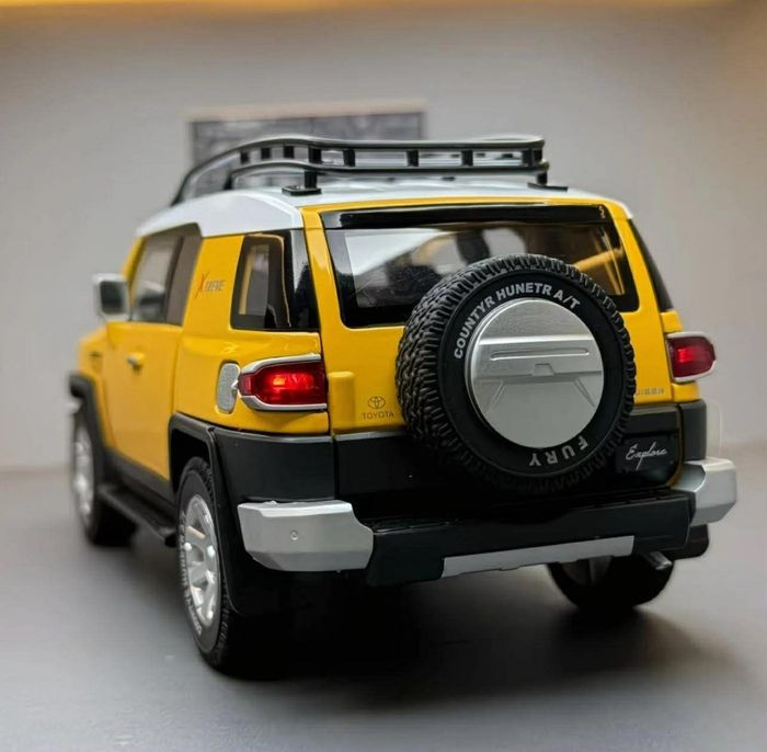 Toyota FJ Cruiser Yellow