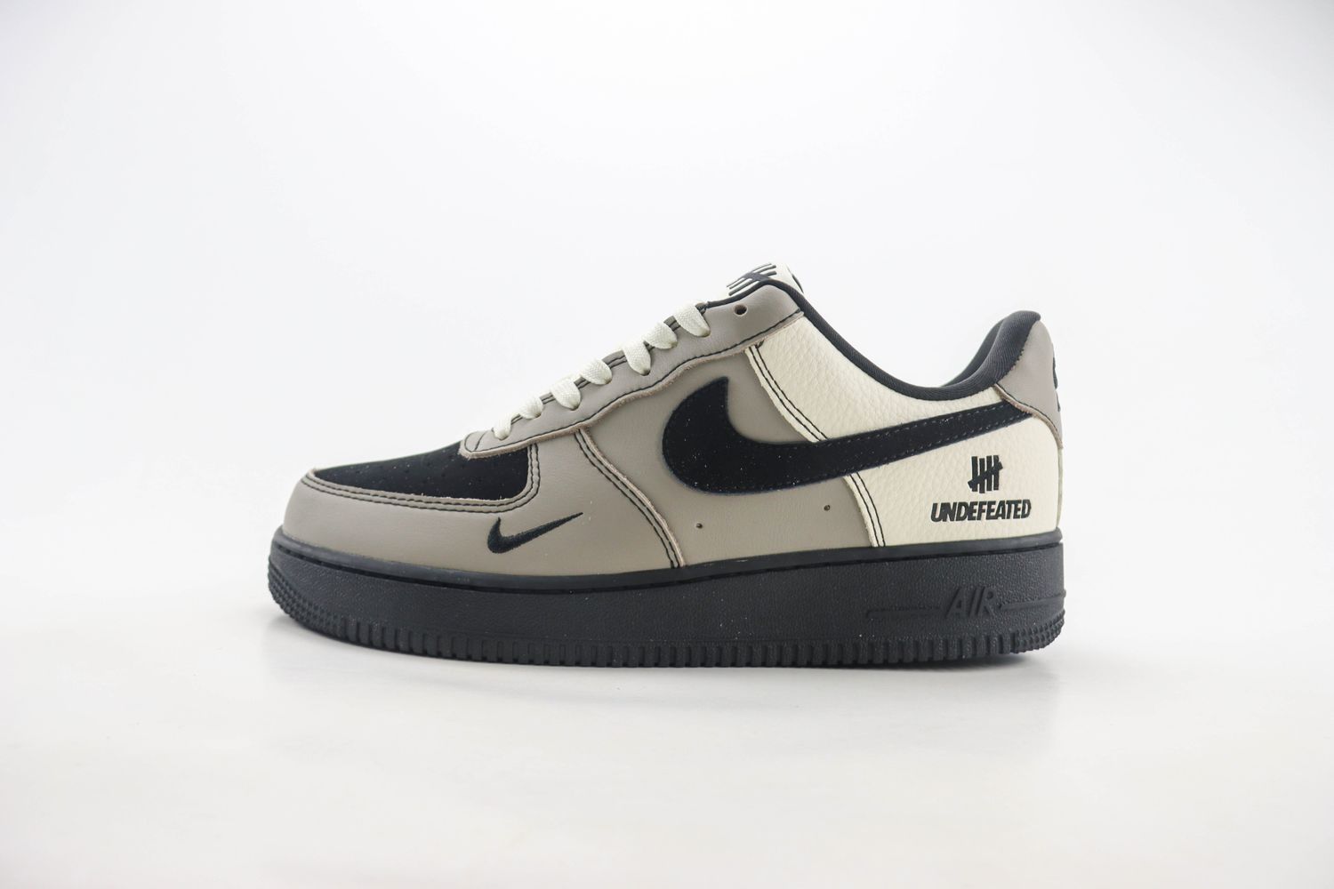 Nike Air Force 1 Low x Undefeated 02