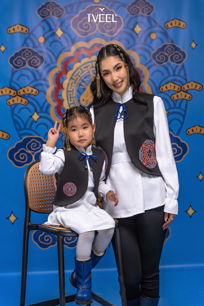 дугуй энгэртэй охины хантааз