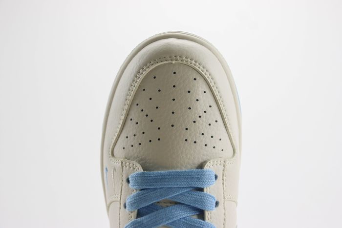 Nike SB Dunk Low x Stussy 124