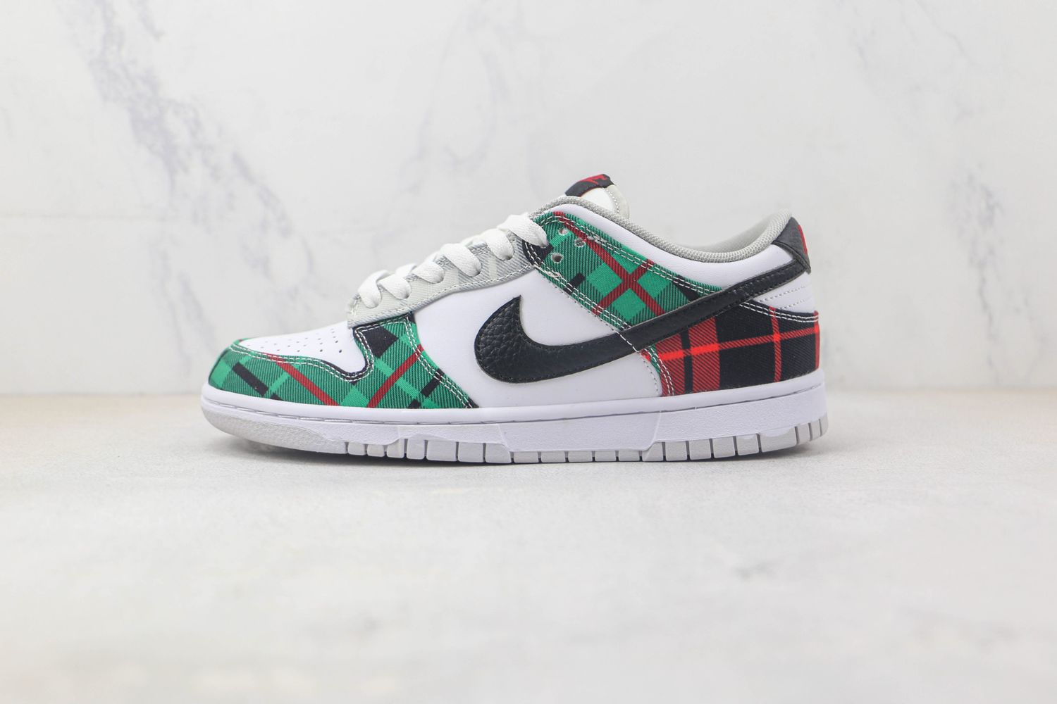 Nike Dunk Low “Plaid”