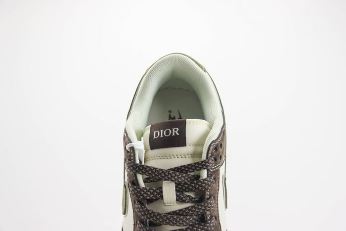 Nike SB Dunk Low x DIOR 10