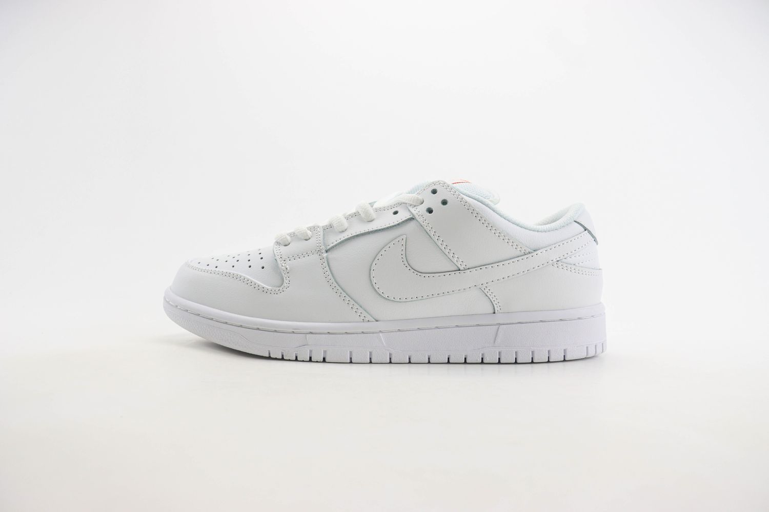 Nike SB Dunk Low All White 