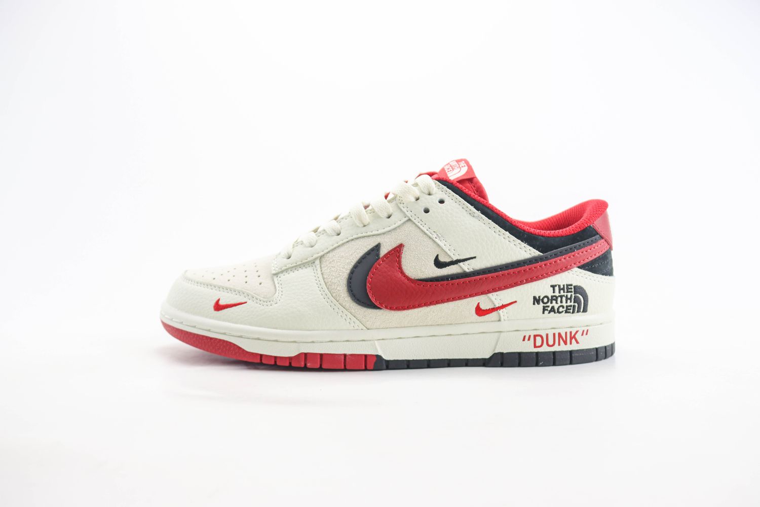 Nike SB Dunk Low x The North Face 03