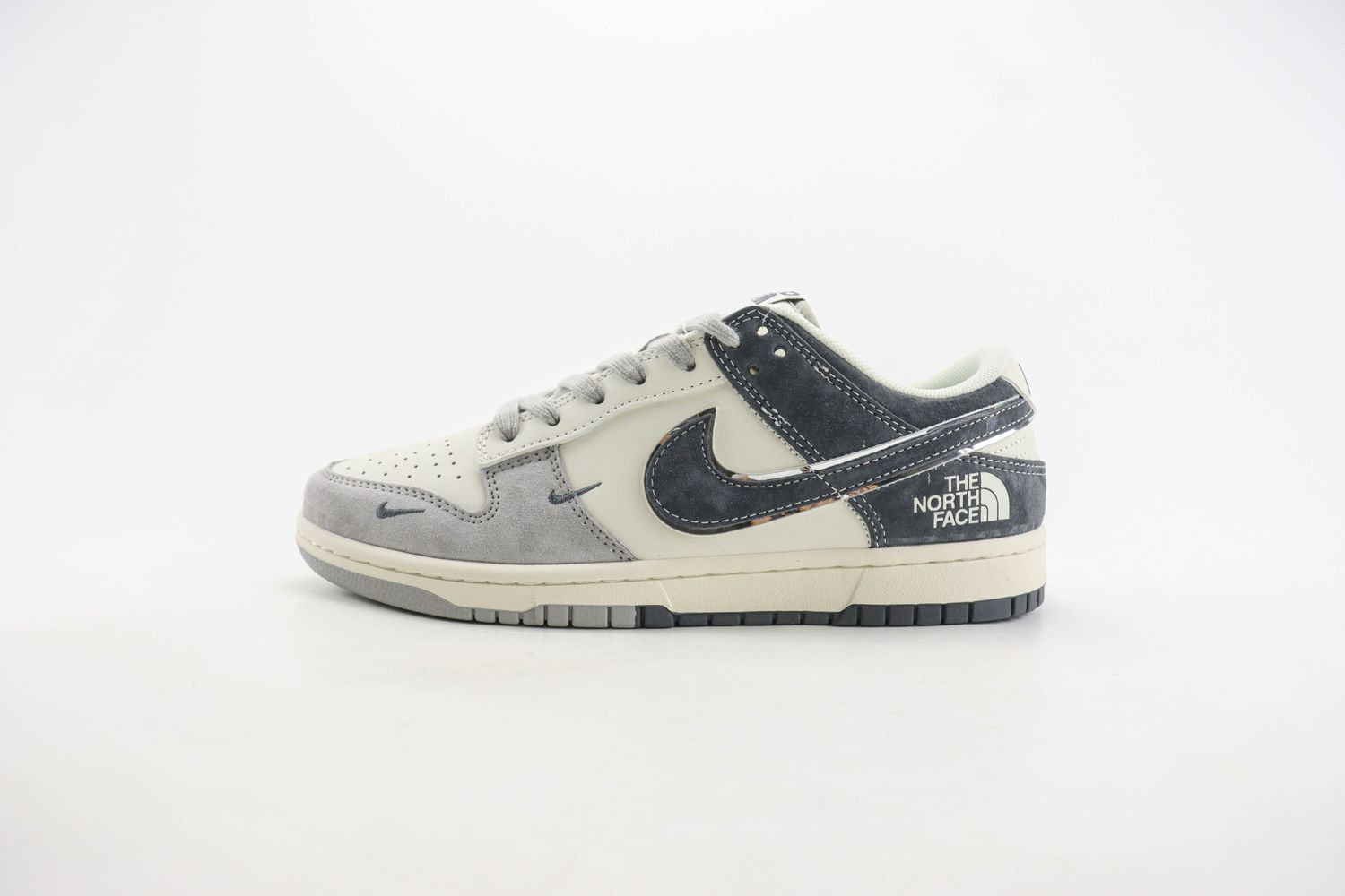 Nike SB Dunk Low x the north face 48