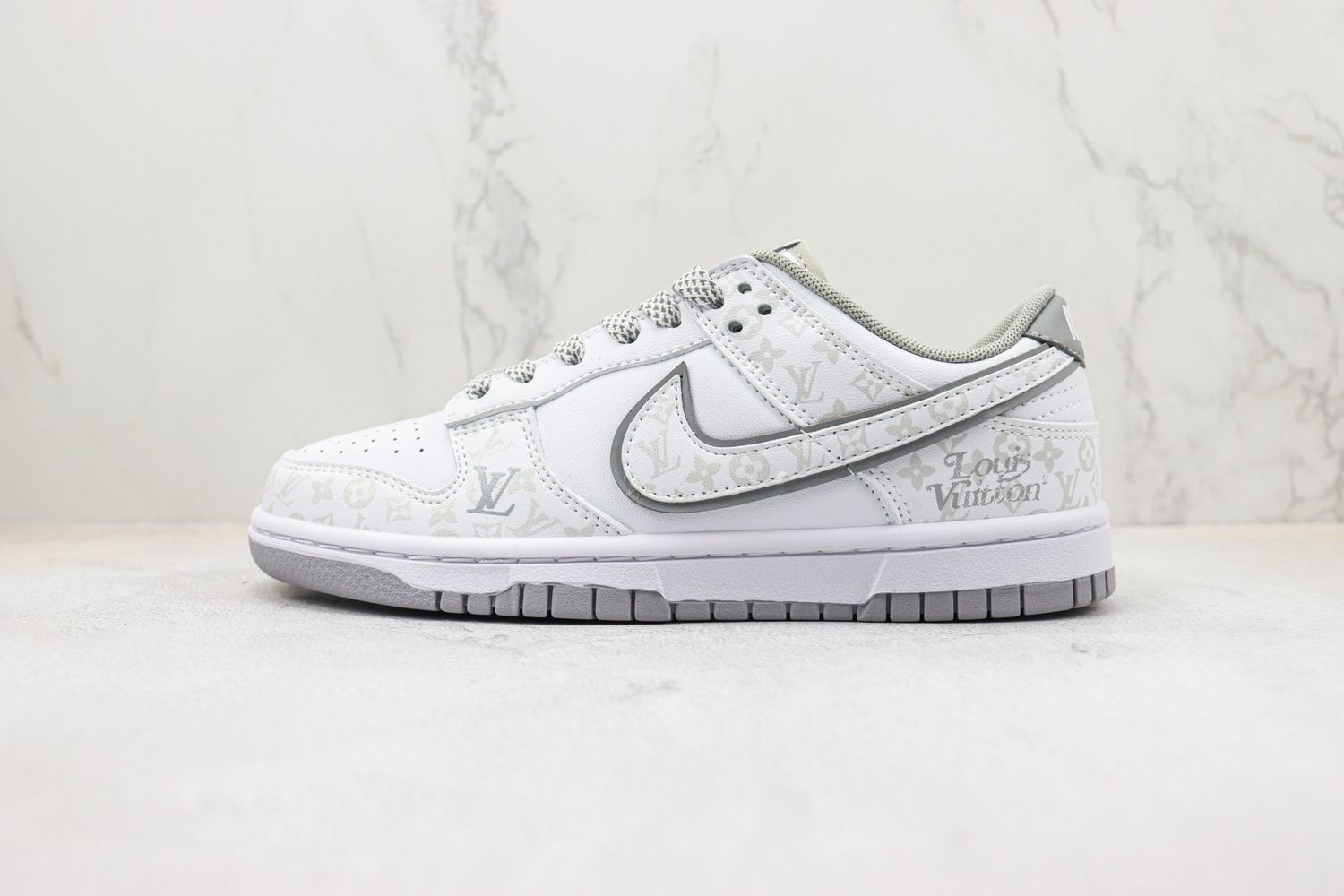 NIKE SB Dunk Low x LV 131