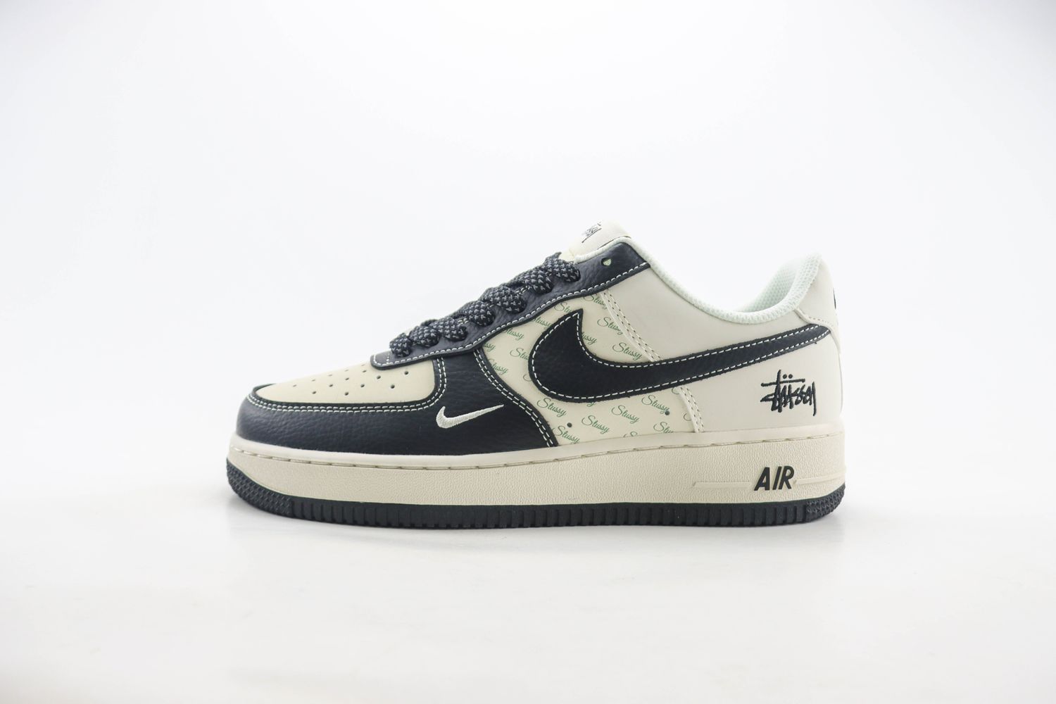 Nike Air Force 1 Low x Stussy 32