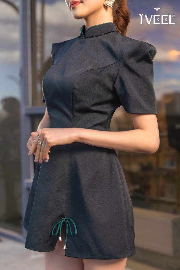 Дөрвөлжин мөртэй богино дээл