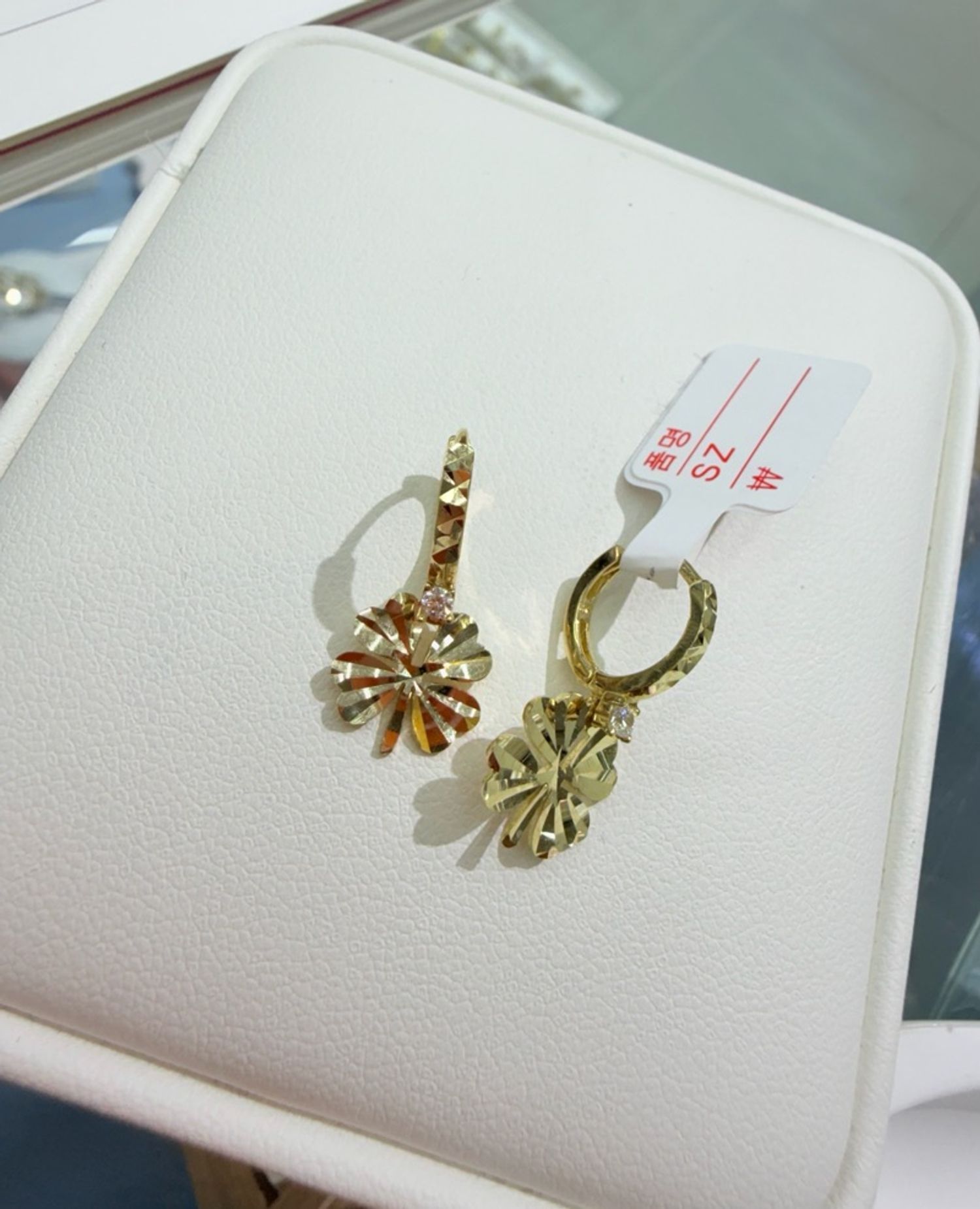 14к азын цэцэгтэй ээмэг