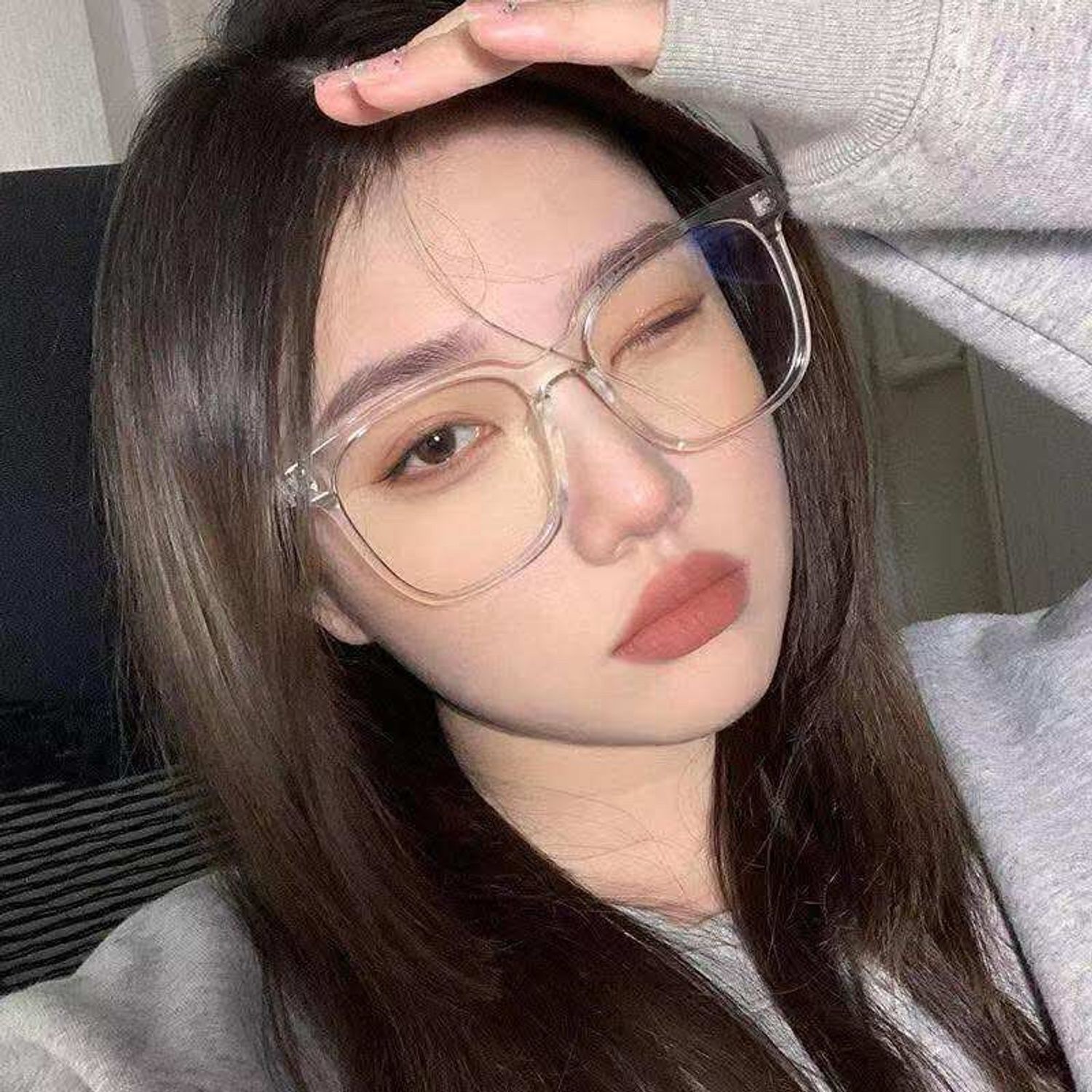 Нүдний шил өнгөгүй тунгалаг