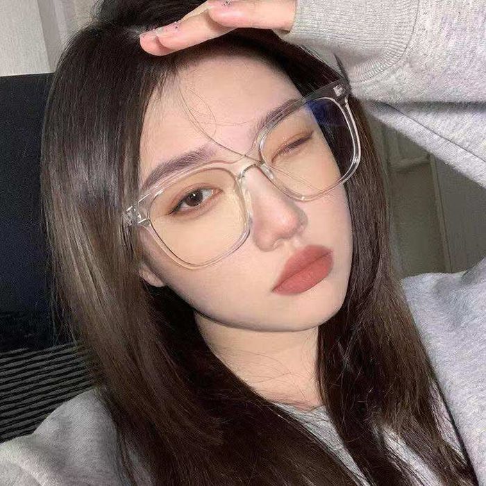 Нүдний шил өнгөгүй тунгалаг