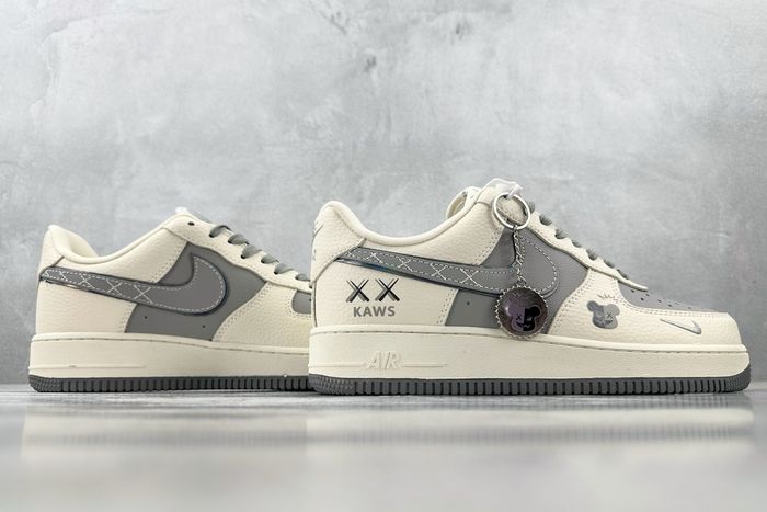 Nike Airforce 1 Low x Kaws 01