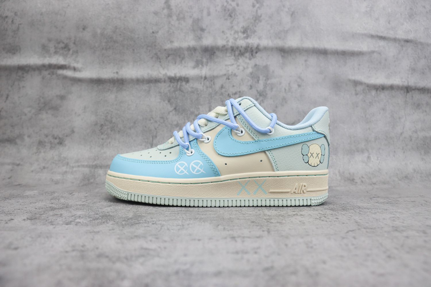 Nike Air Force 1 Low 07 x KAWS 10