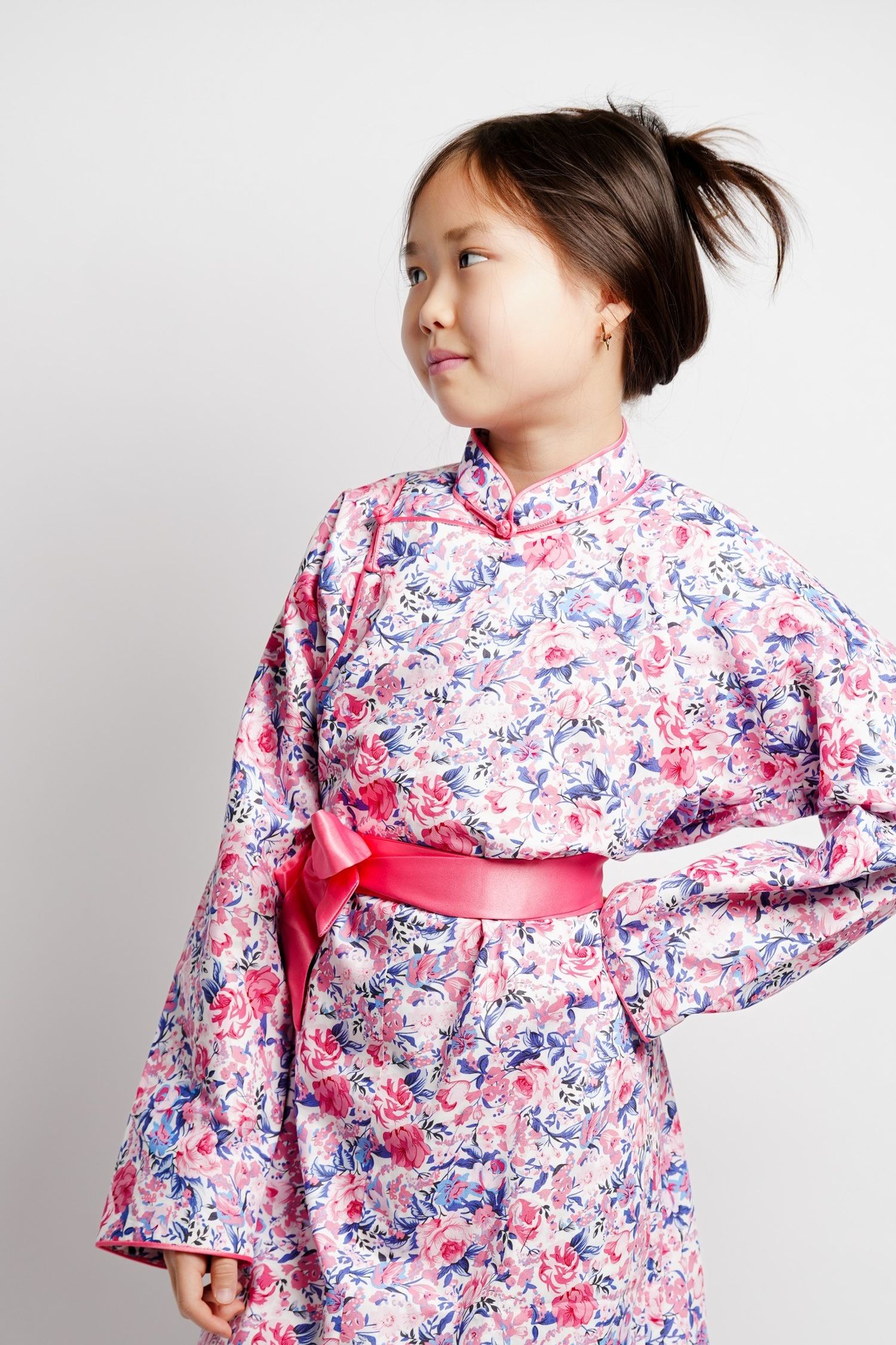 Ягаан цэцэгтэй даавуун дээл