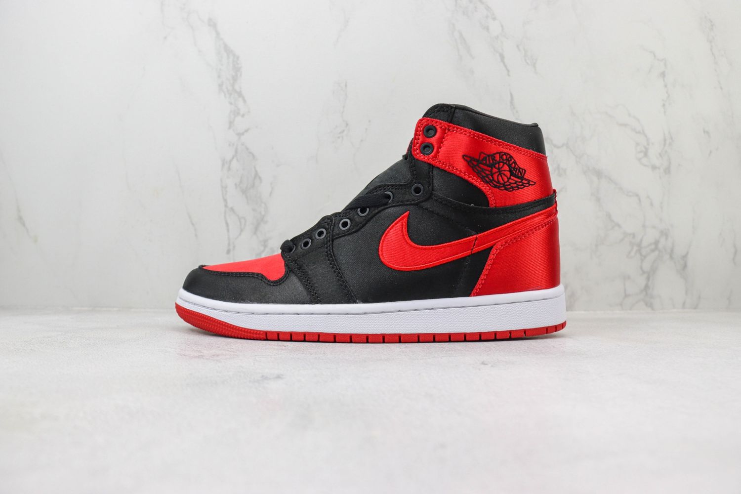 Jordan 1 Retro High OG Satin Bred