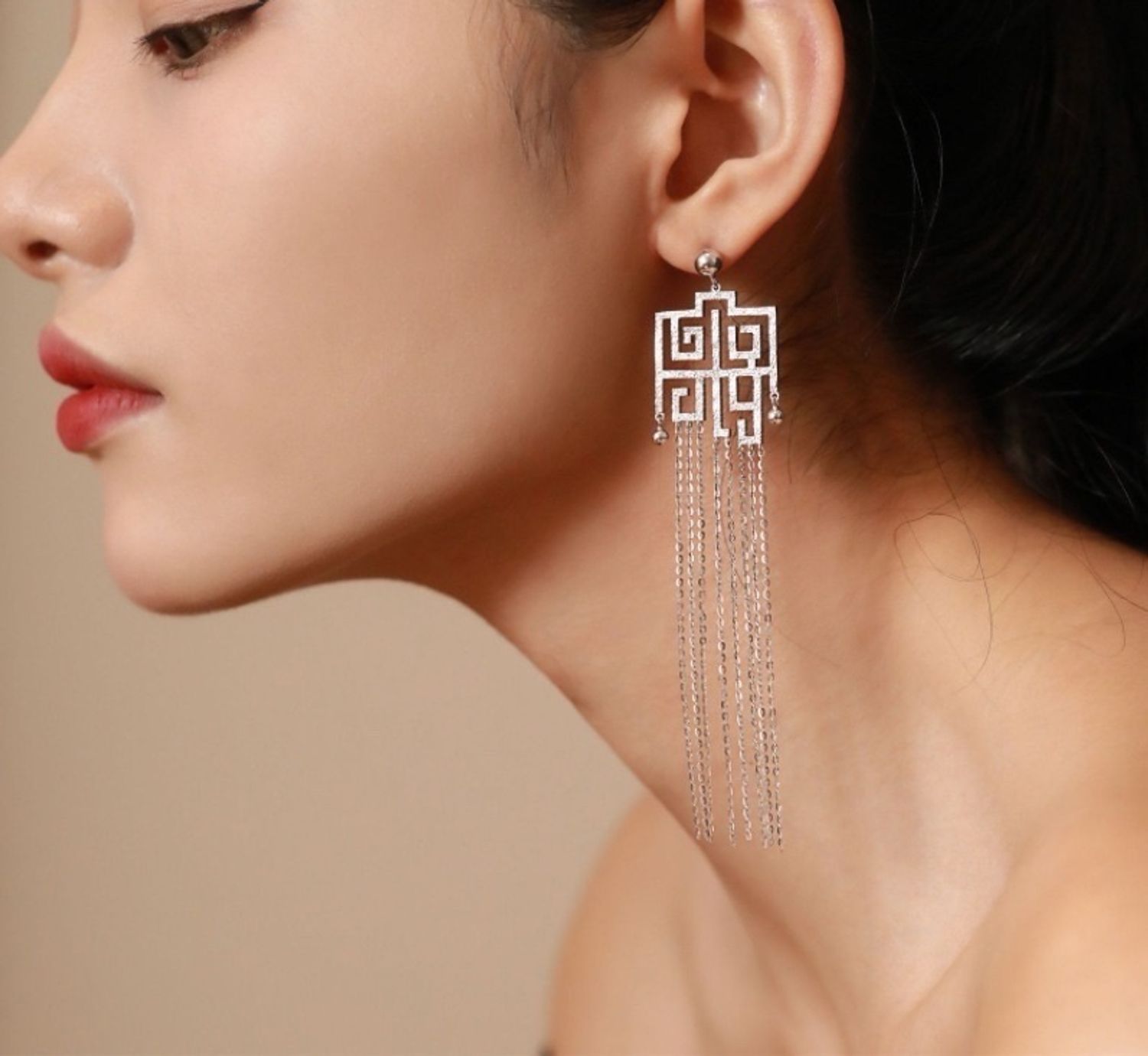 Монгол ээмэг 