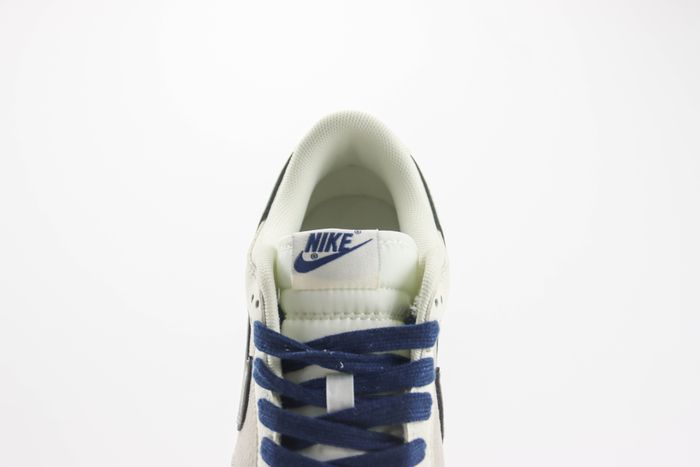 Nike SB Dunk Low x supreme 35