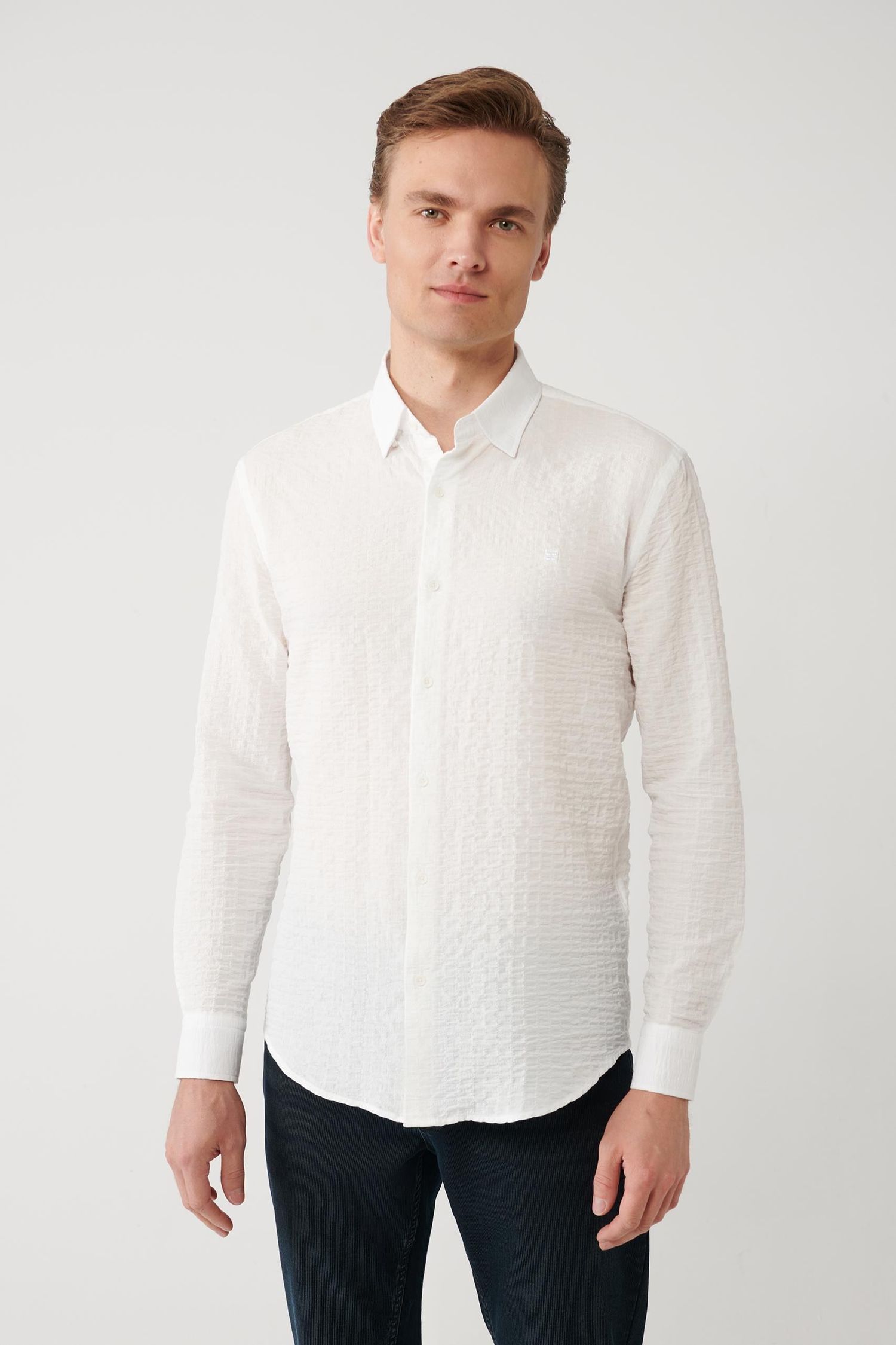 Bottom Brim Collar Embossed Shirt