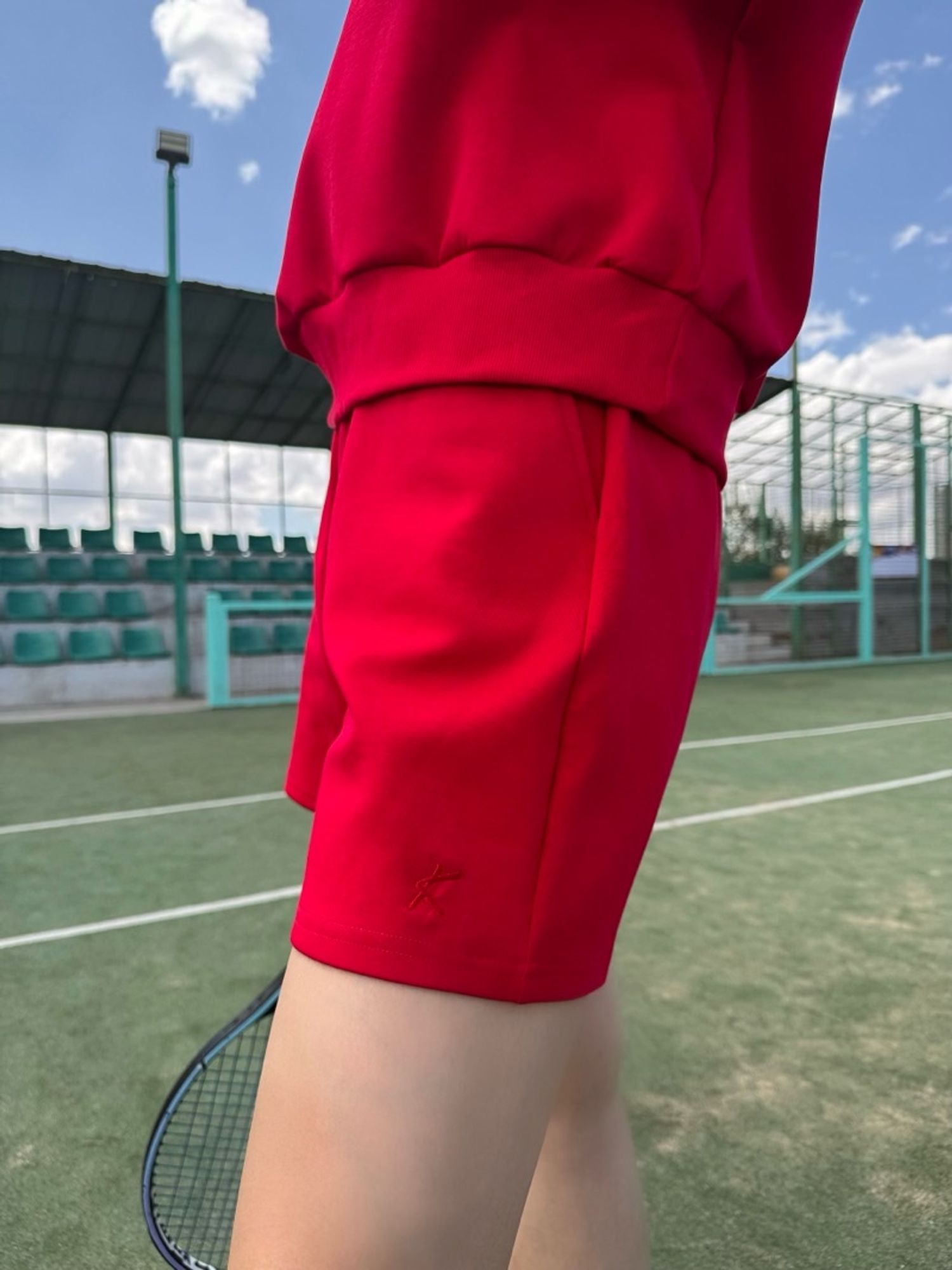 Red short