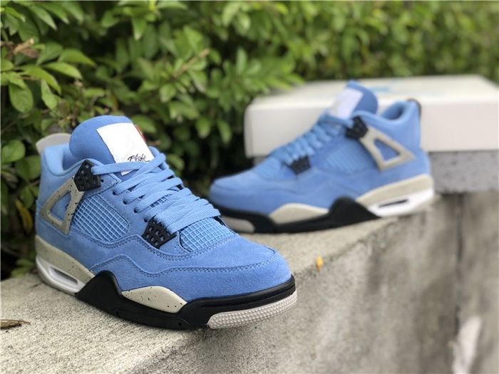 Air Jordan 4 SE “University Blue