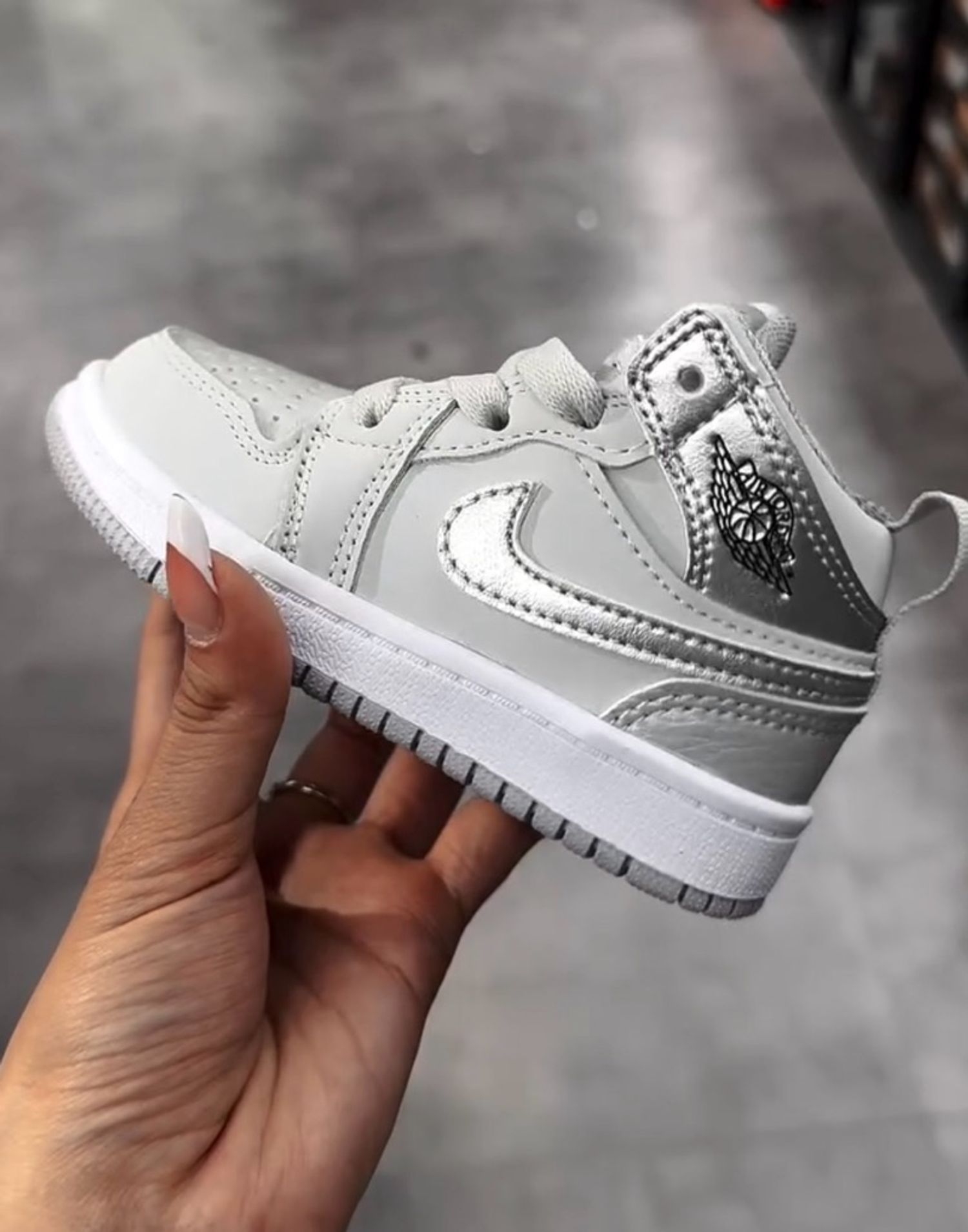 Air Jordan 1 Metallic Silver