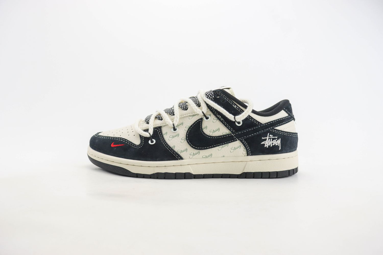 Nike SB Dunk Low x Stussy 76
