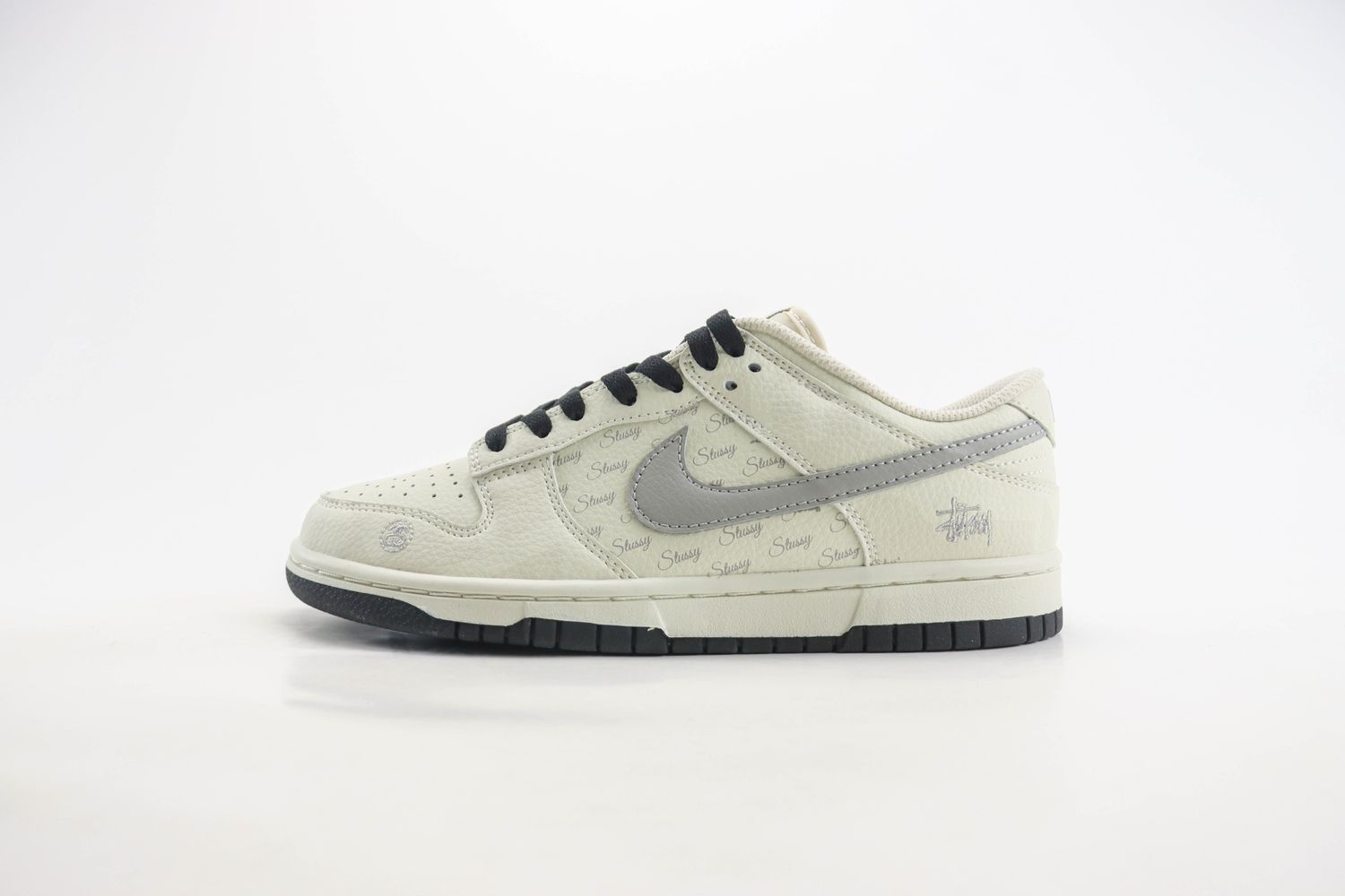  Nike SB Dunk Low x Stussy 26