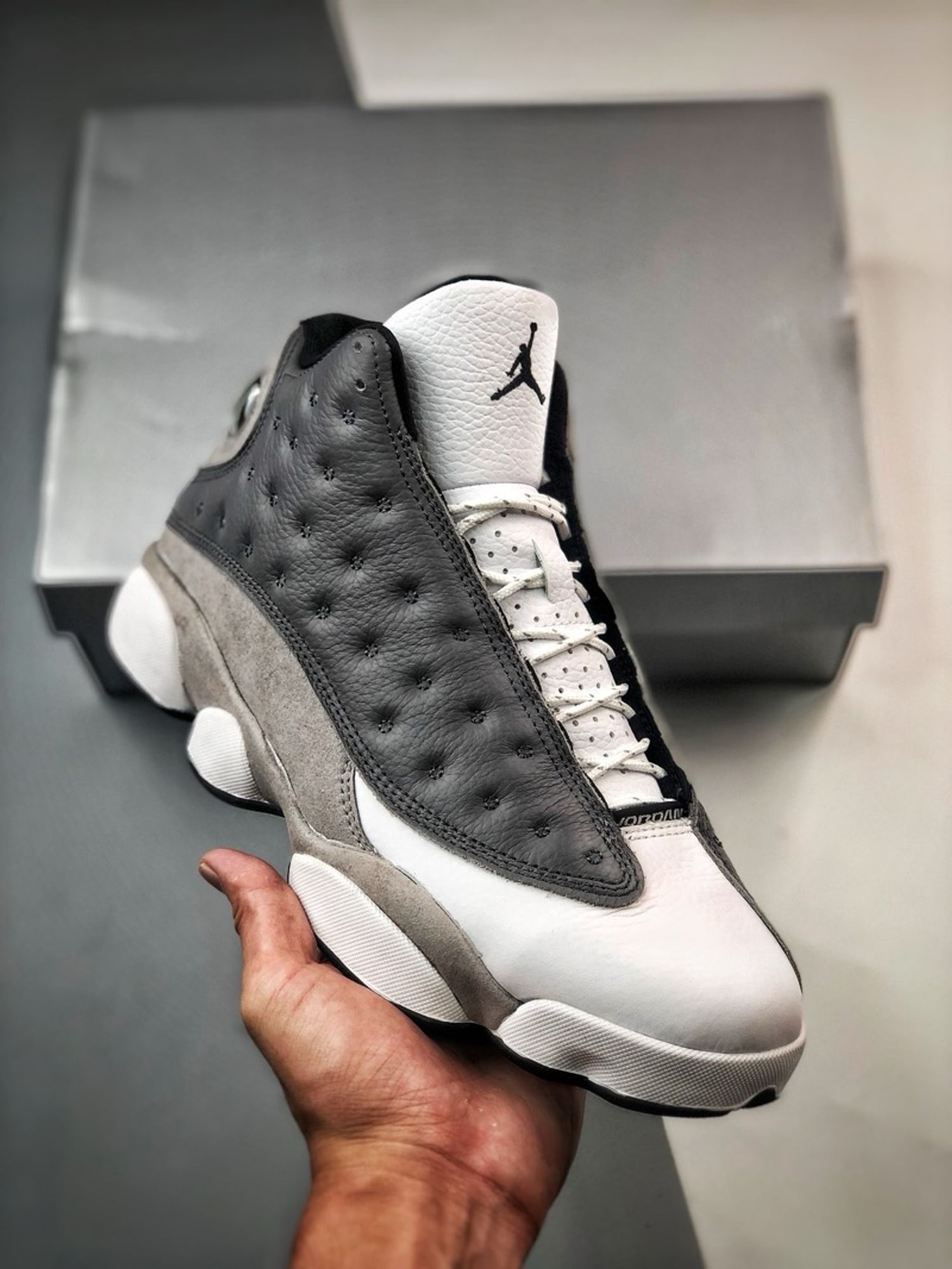Air Jordan 13 "Atmosphere Grey"