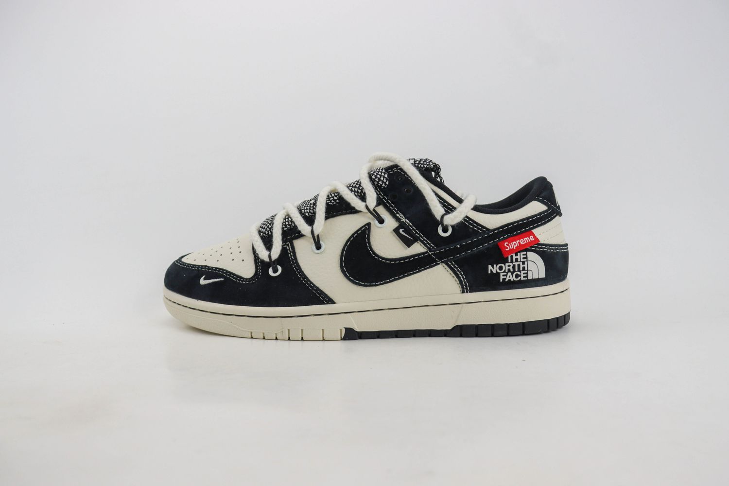 Nike SB Dunk Low x The North Face x supreme 03