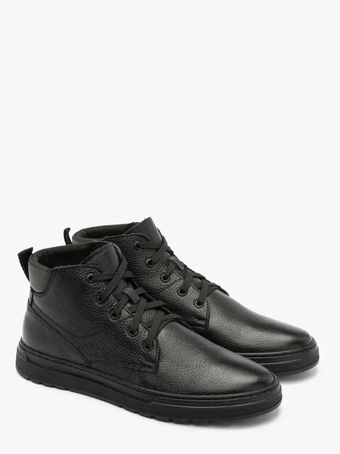 Black men’s winter boot