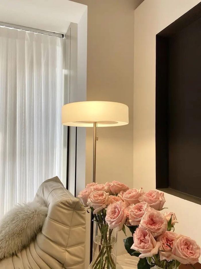 Гоёмсог шилэн бүрхүүлтэй шалны гэрэл